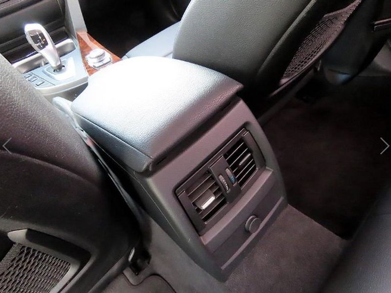 2013 BMW 3 Series 320i photo 16