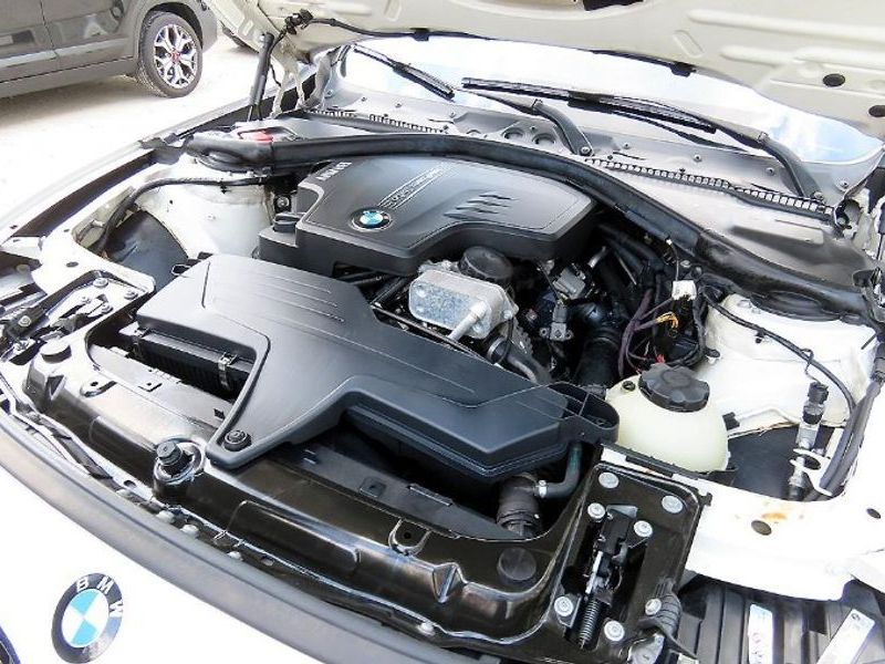 2013 BMW 3 Series 320i photo 18