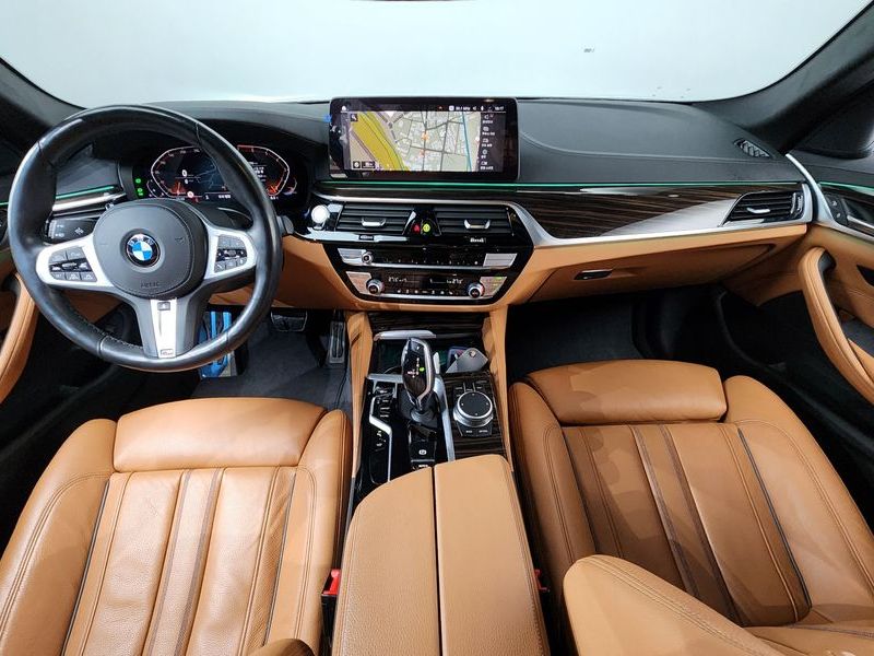 2022 BMW 5 Series 520i M Sport photo 7