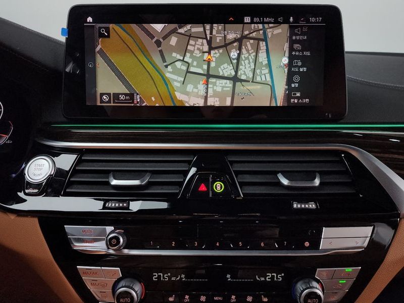 2022 BMW 5 Series 520i M Sport photo 14