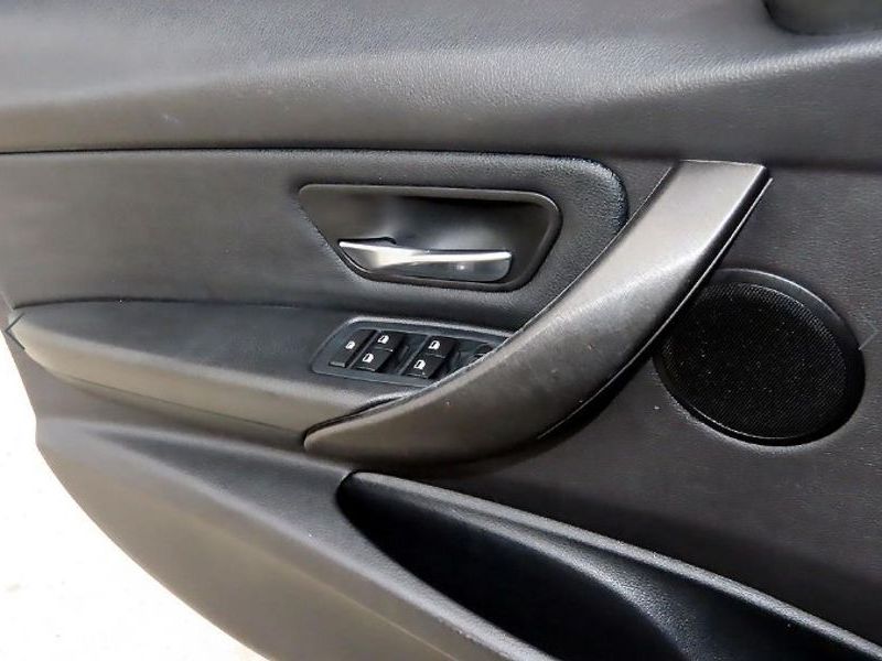 2014 BMW 3 Series 320d xDrive photo 11