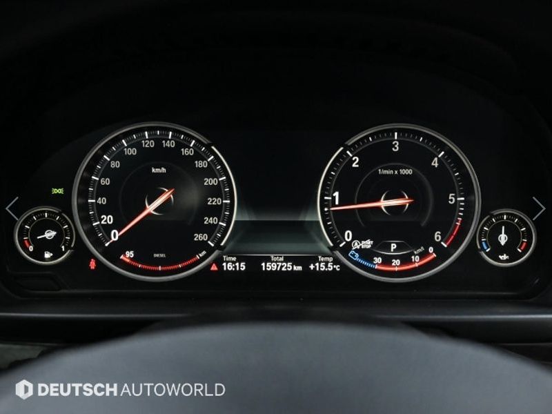 2013 BMW 5 Series 520d photo 8