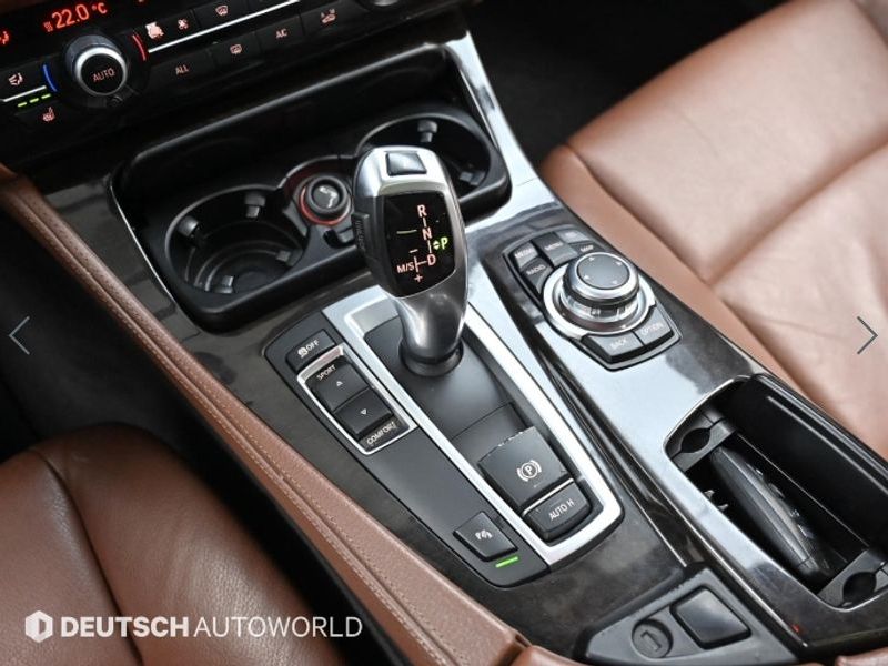 2013 BMW 5 Series 520d photo 9