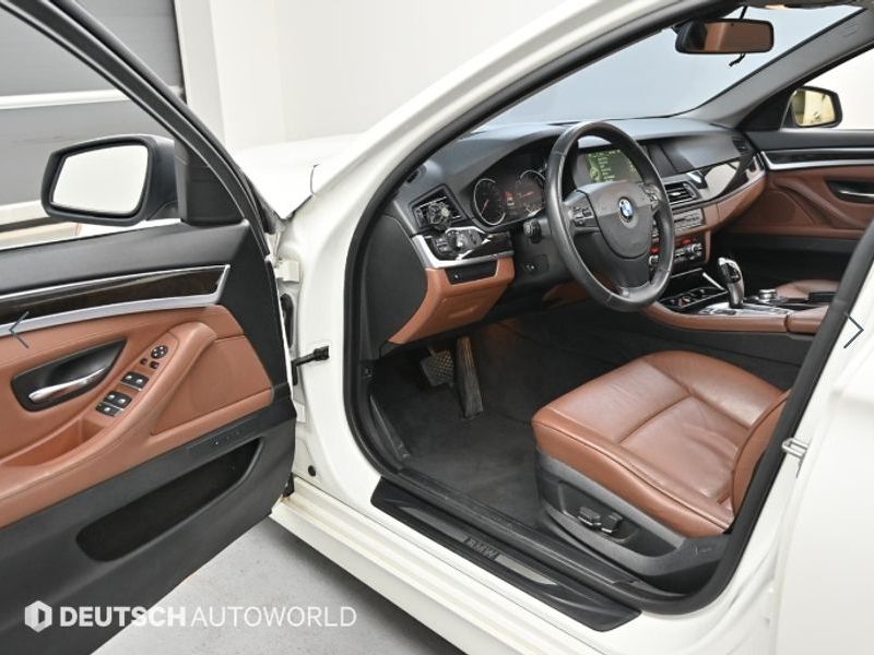 2013 BMW 5 Series 520d photo 11