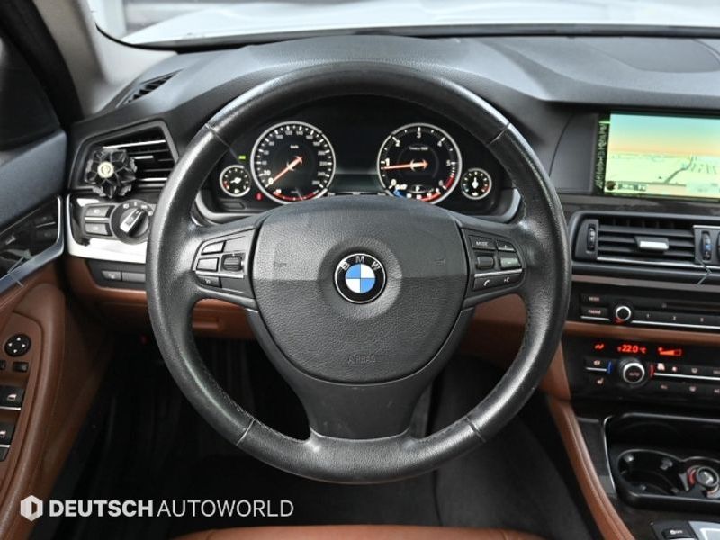 2013 BMW 5 Series 520d photo 13