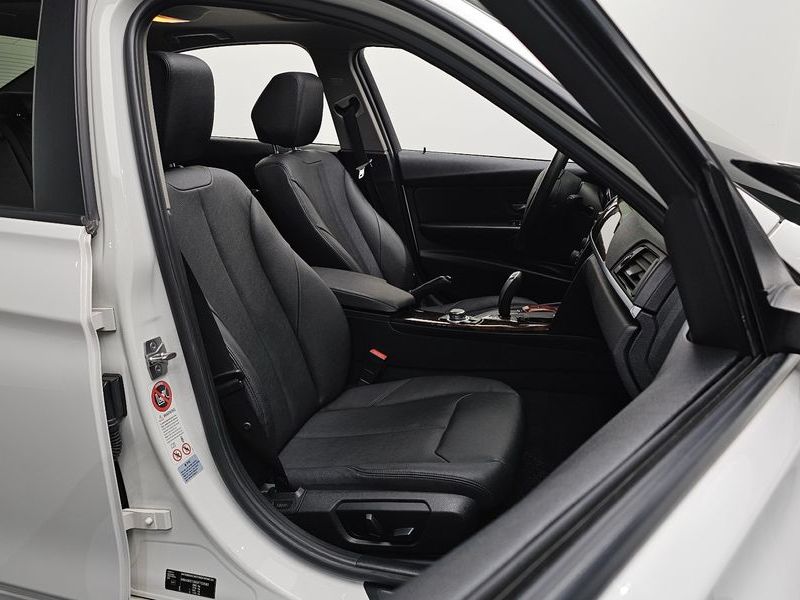 2013 BMW 3 Series 320d xDrive photo 10