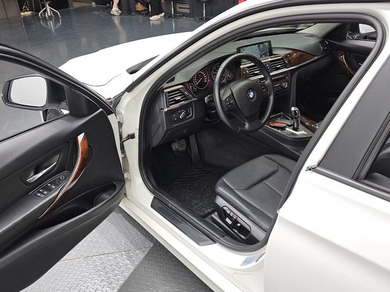 2013 BMW 3 Series 320d xDrive photo 11