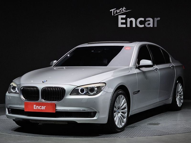 2012 BMW 7 Series 740i photo 1