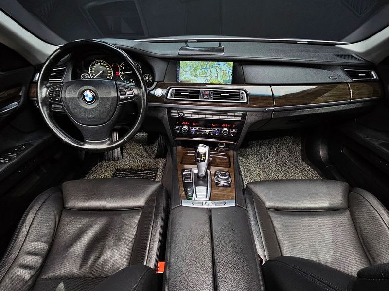 2012 BMW 7 Series 740i photo 7