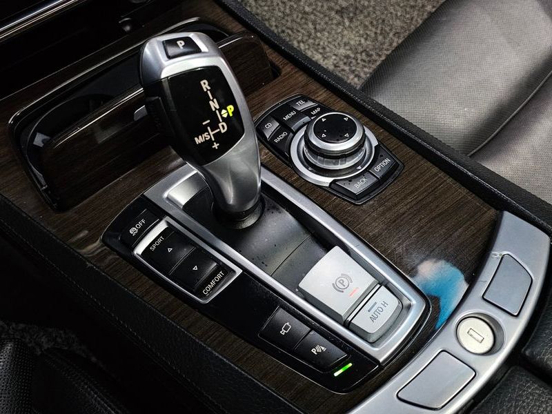 2012 BMW 7 Series 740i photo 9