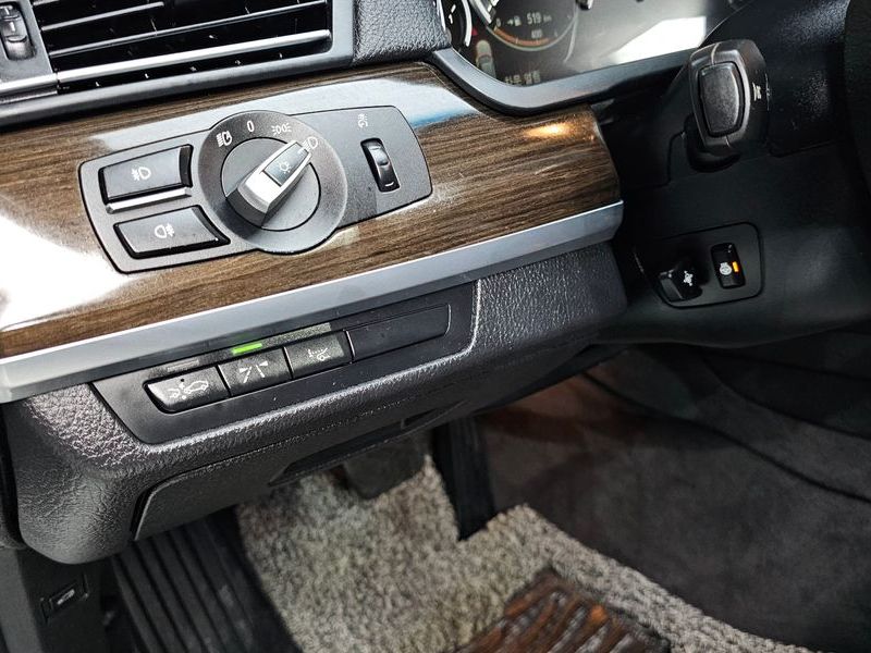 2012 BMW 7 Series 740i photo 14