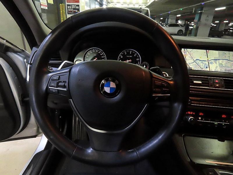 2015 BMW 5 Series 528i photo 8