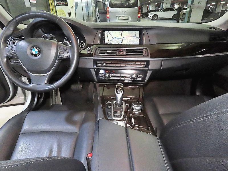 2015 BMW 5 Series 528i photo 10