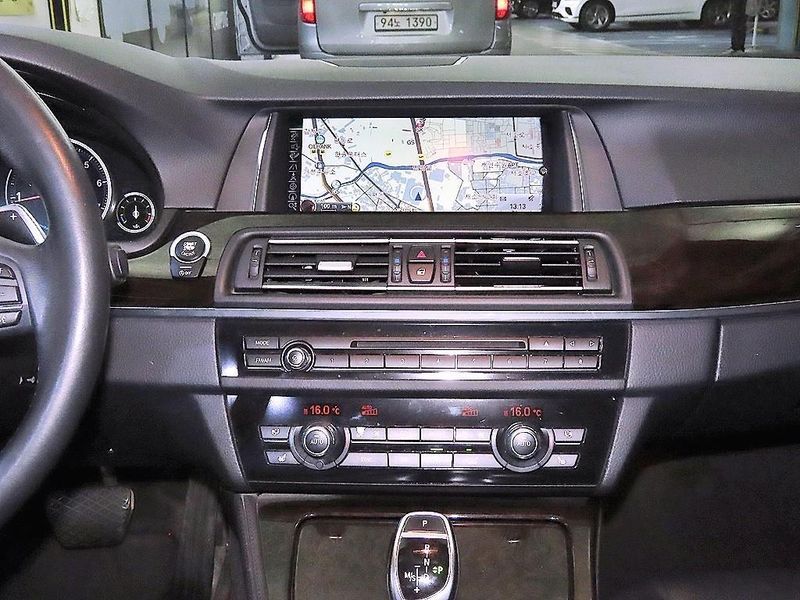 2015 BMW 5 Series 528i photo 11