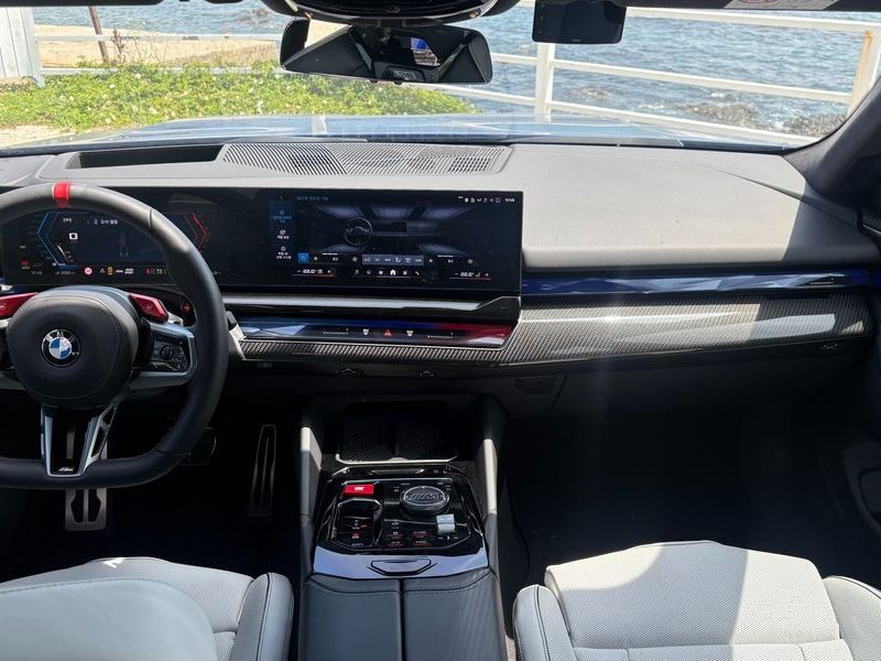 2026 BMW M5 Sedan photo 9