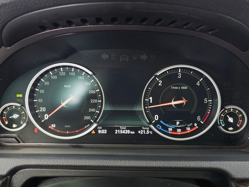 2013 BMW 5 Series GT 30d xDrive photo 8