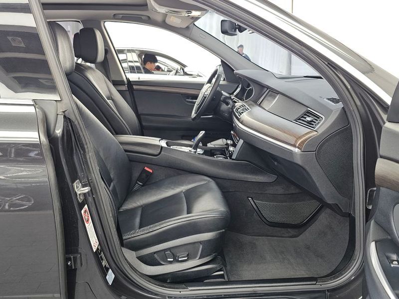 2013 BMW 5 Series GT 30d xDrive photo 11