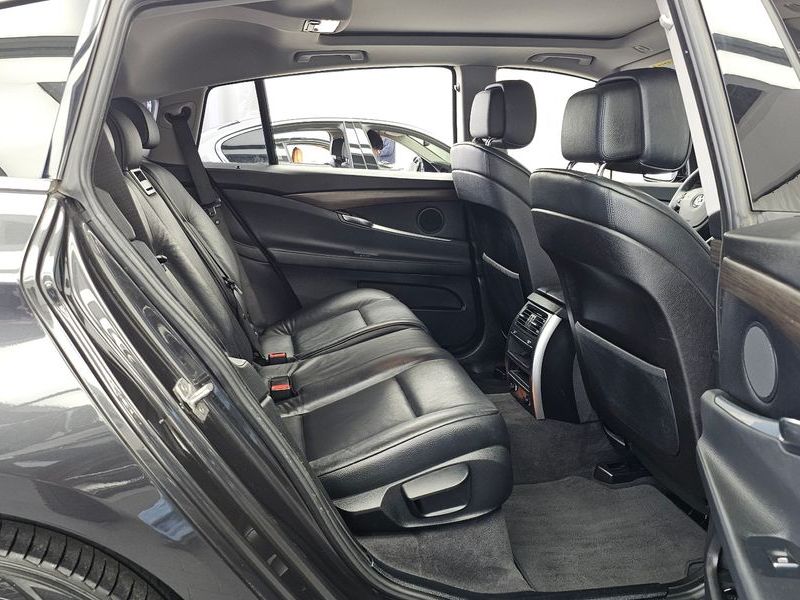 2013 BMW 5 Series GT 30d xDrive photo 12