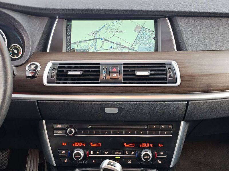 2013 BMW 5 Series GT 30d xDrive photo 14