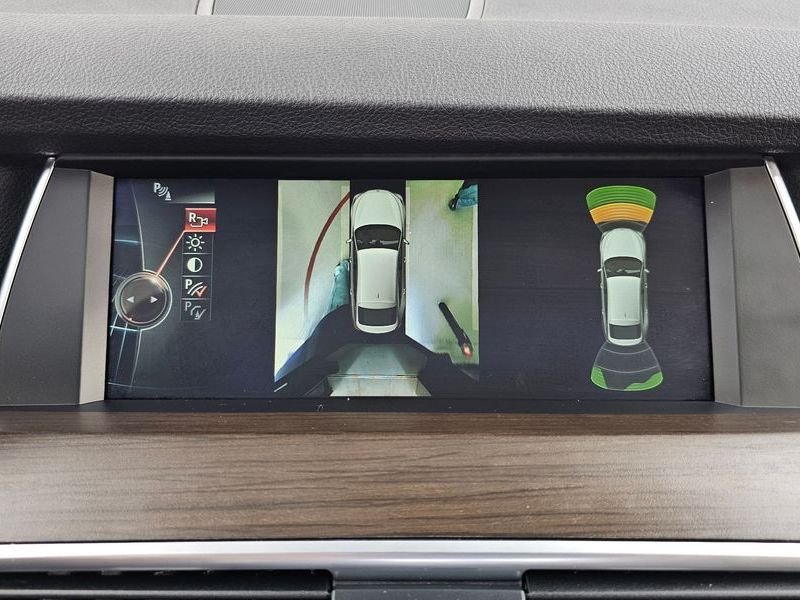 2013 BMW 5 Series GT 30d xDrive photo 15