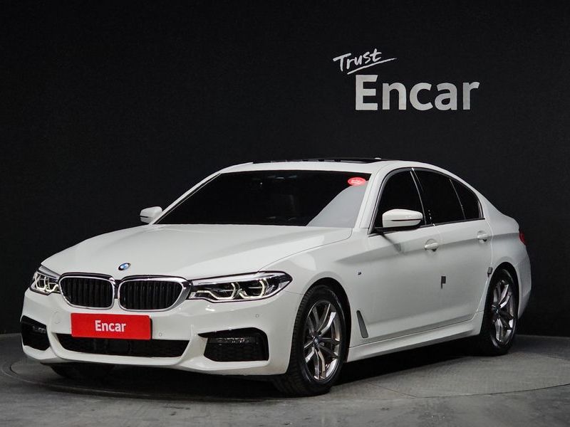 2020 BMW 5 Series 520i M Sport photo 1