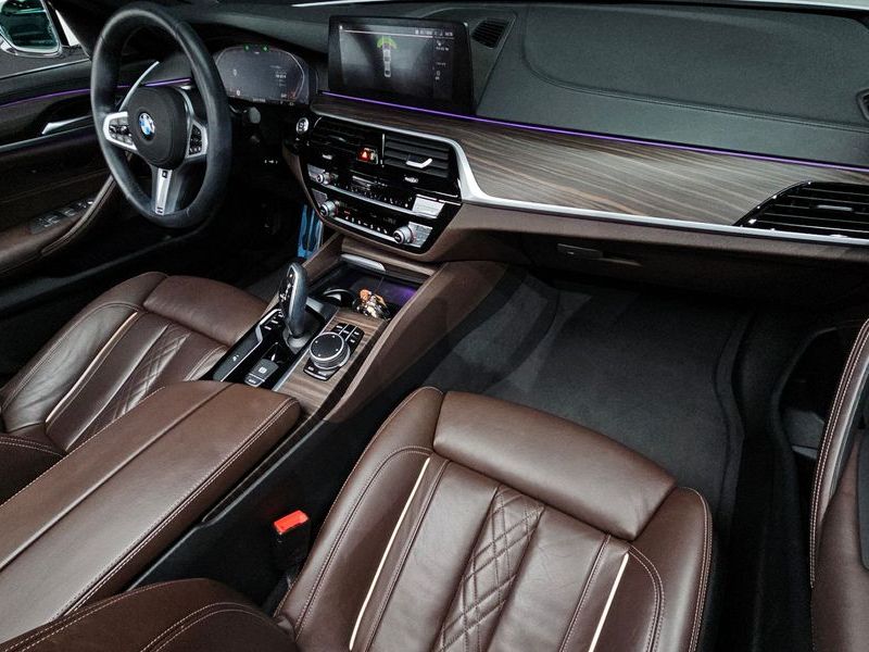 2020 BMW 5 Series 520i M Sport photo 7