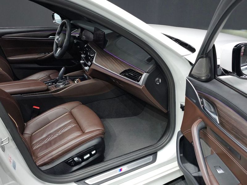 2020 BMW 5 Series 520i M Sport photo 10