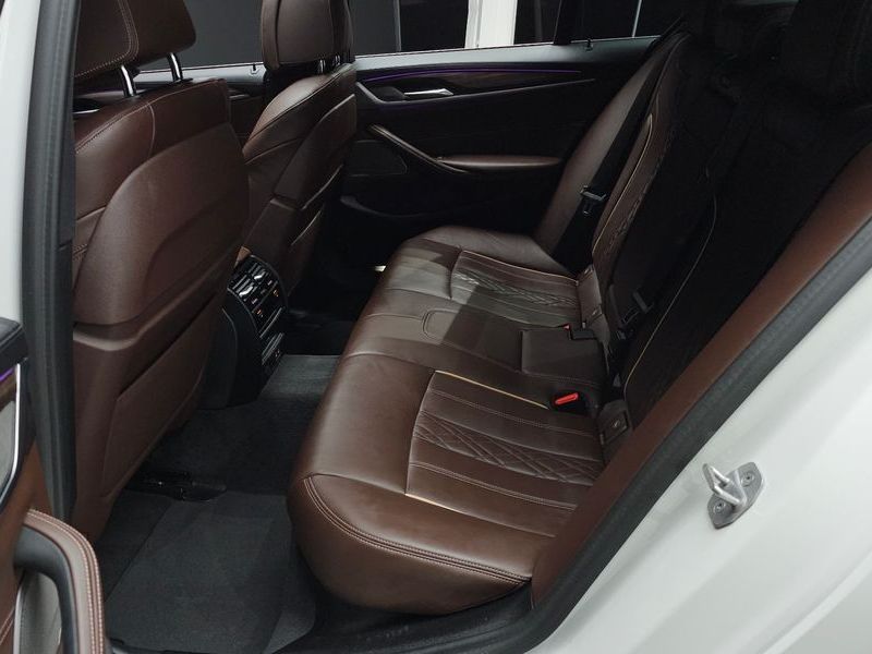 2020 BMW 5 Series 520i M Sport photo 12