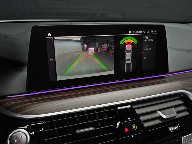 2020 BMW 5 Series 520i M Sport photo 15