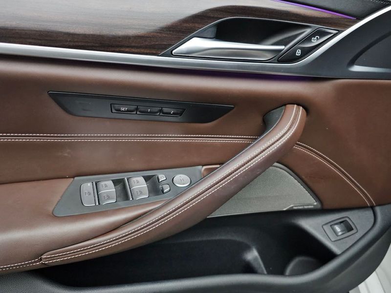 2020 BMW 5 Series 520i M Sport photo 17