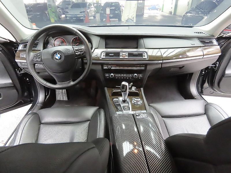 2012 BMW 7 Series 730d photo 7