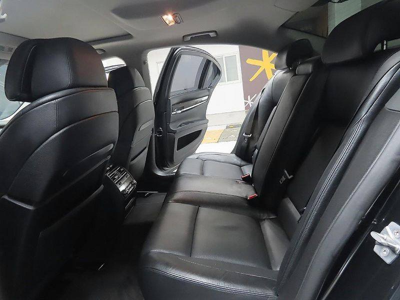 2012 BMW 7 Series 730d photo 10