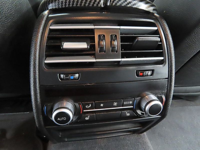 2012 BMW 7 Series 730d photo 11