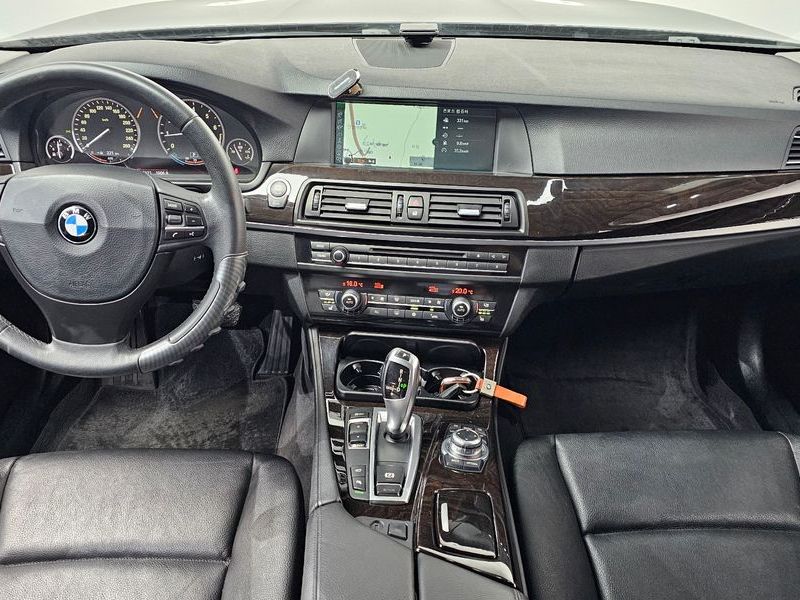 2012 BMW 5 Series 528i photo 7