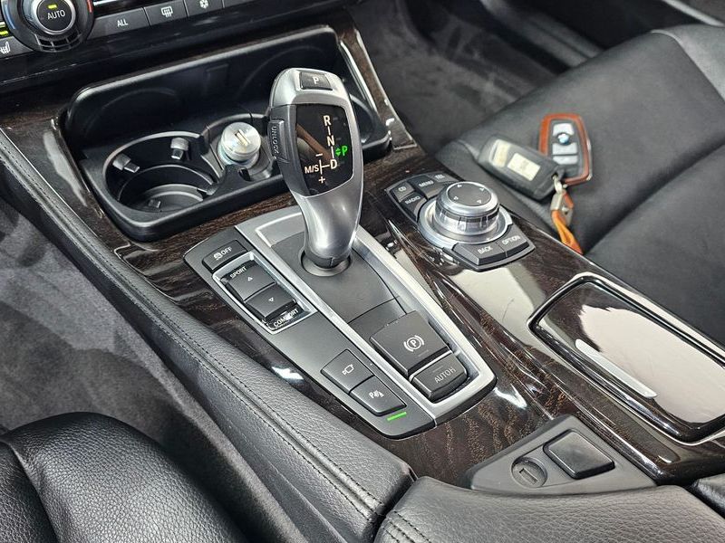 2012 BMW 5 Series 528i photo 9