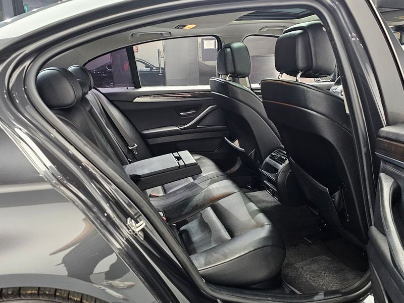 2012 BMW 5 Series 528i photo 11