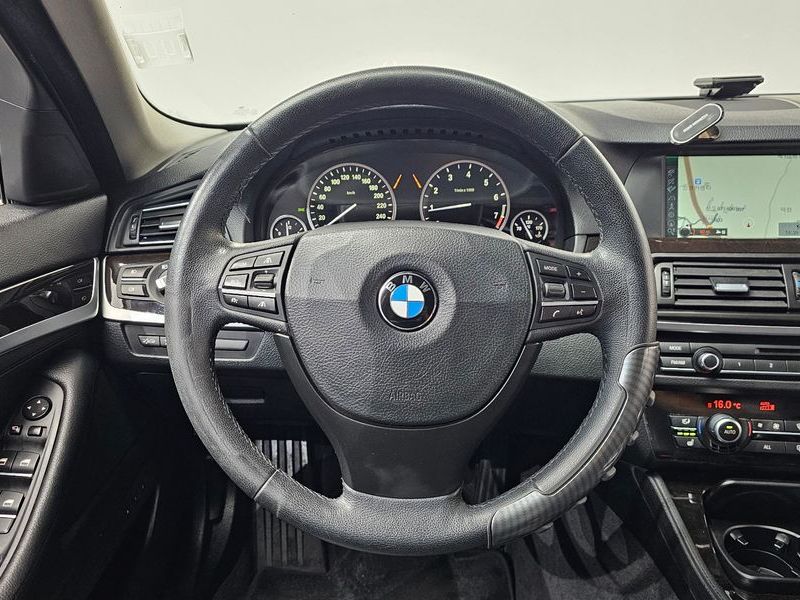 2012 BMW 5 Series 528i photo 12