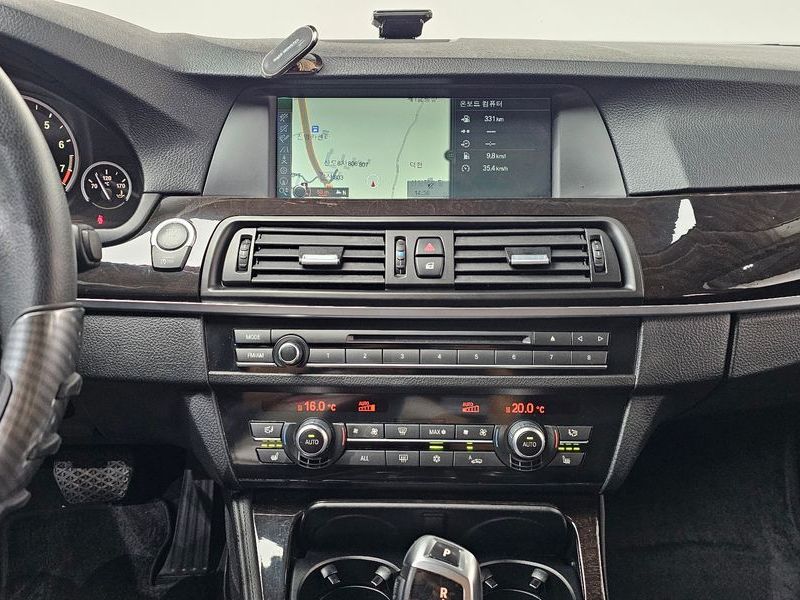 2012 BMW 5 Series 528i photo 13