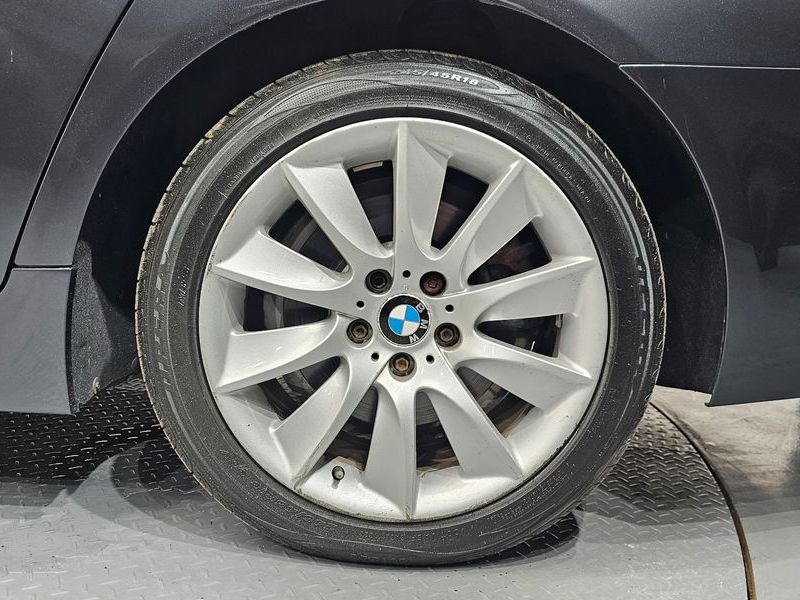 2012 BMW 5 Series 528i photo 21