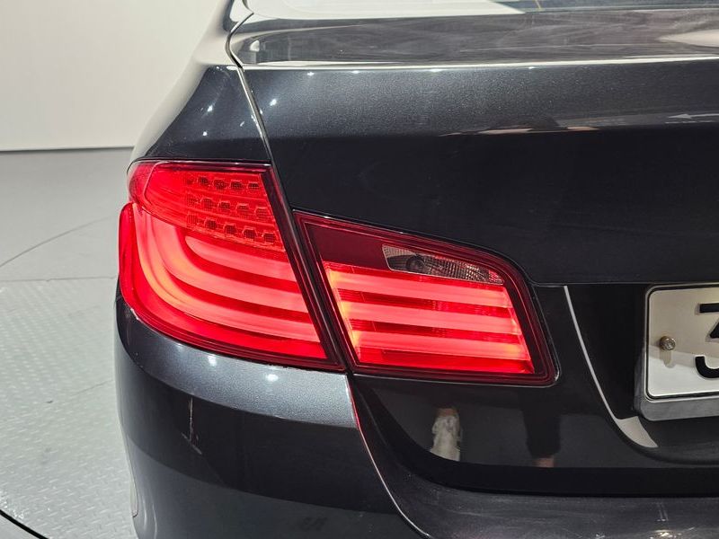 2012 BMW 5 Series 528i photo 23