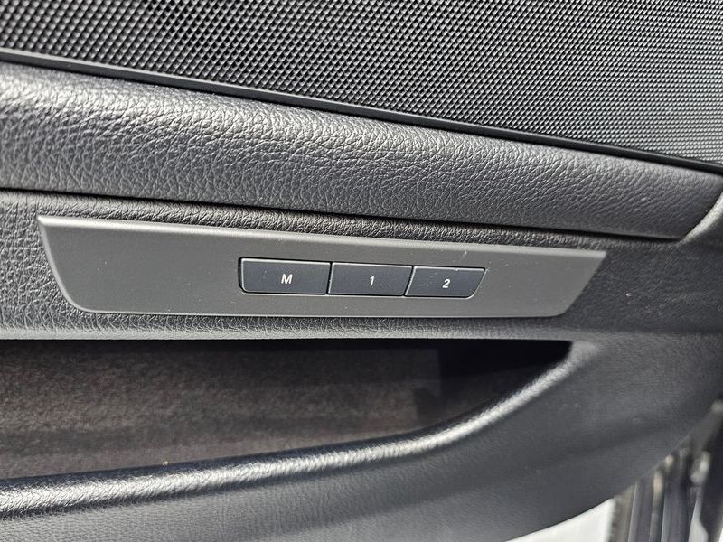 2012 BMW 5 Series 528i photo 28