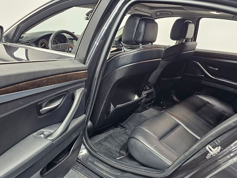 2012 BMW 5 Series 528i photo 29