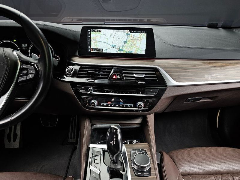 2017 BMW 5 Series 520d xDrive M Sport Package Plus photo 14
