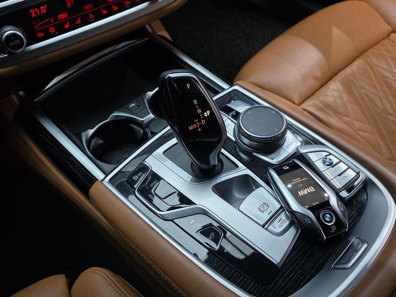 2021 BMW 7 Series 740Li xDrive M Sport Package photo 9