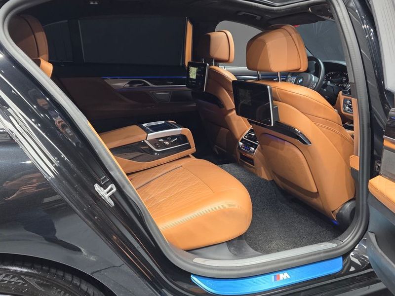 2021 BMW 7 Series 740Li xDrive M Sport Package photo 12