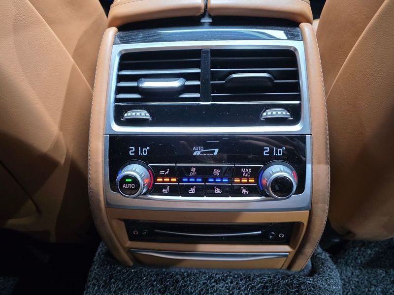 2021 BMW 7 Series 740Li xDrive M Sport Package photo 18