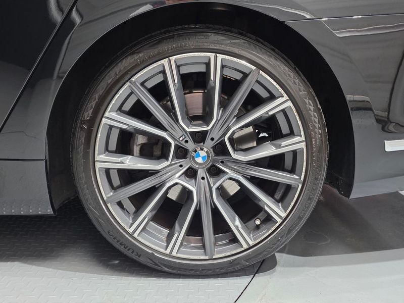 2021 BMW 7 Series 740Li xDrive M Sport Package photo 21