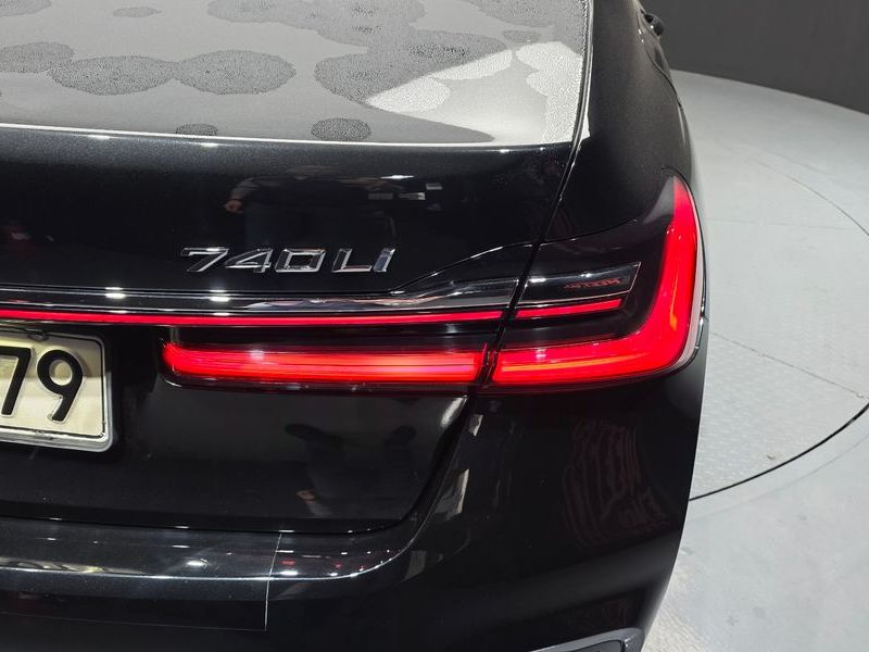 2021 BMW 7 Series 740Li xDrive M Sport Package photo 23