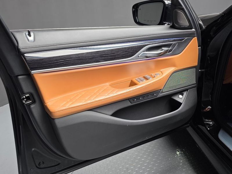 2021 BMW 7 Series 740Li xDrive M Sport Package photo 24