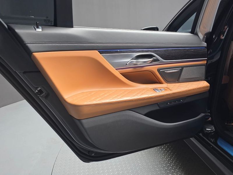 2021 BMW 7 Series 740Li xDrive M Sport Package photo 25
